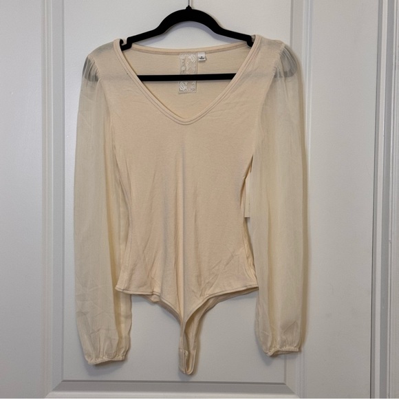 Sadie & Sage Tops - Sadie & Sage Cream Fitted Long Sleeve Bodysuit